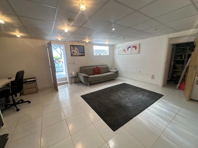 3 slaapkamer Gezinswoning Te koop 3 slaapkamer Gezinswoning Te koop