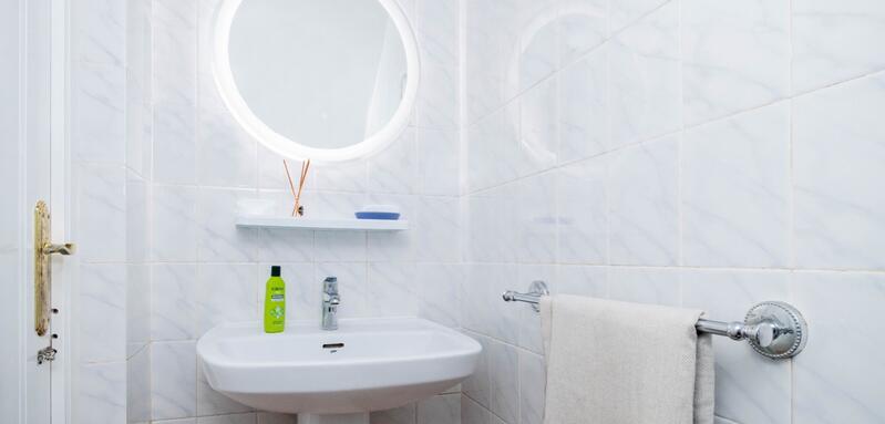 3 спальная комната городская тюрьма продается