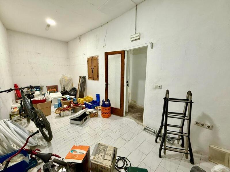 Kommersiella fastigheter till salu