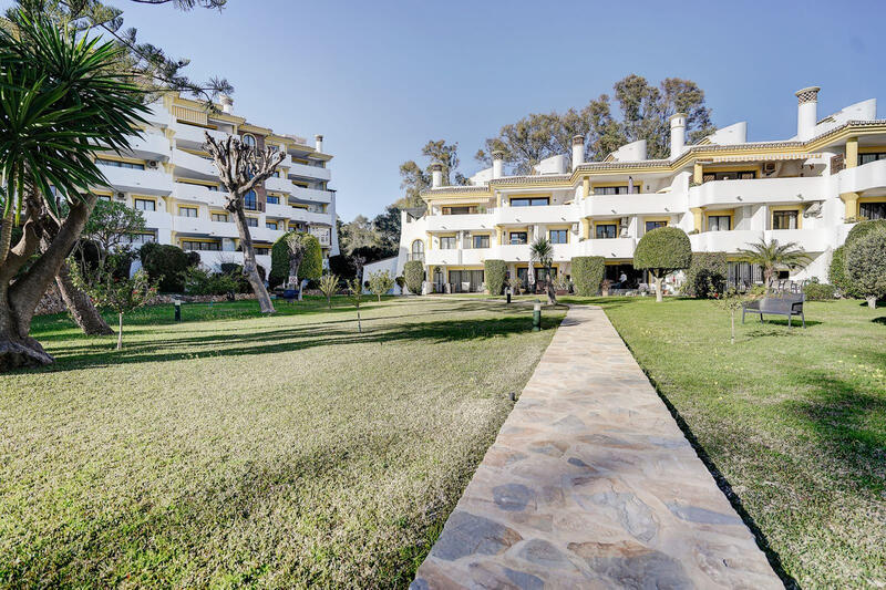 Apartment for sale in Calahonda, Málaga