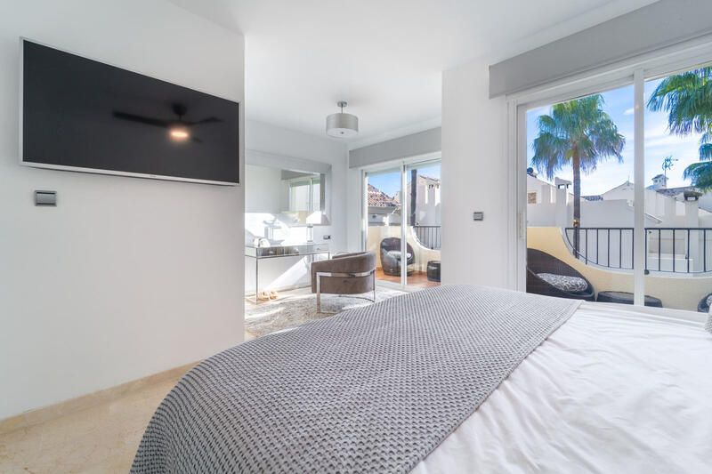 4 bedroom Townhouse for sale