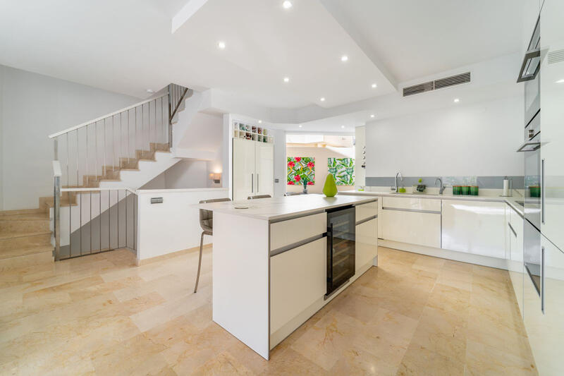 4 bedroom Townhouse for sale