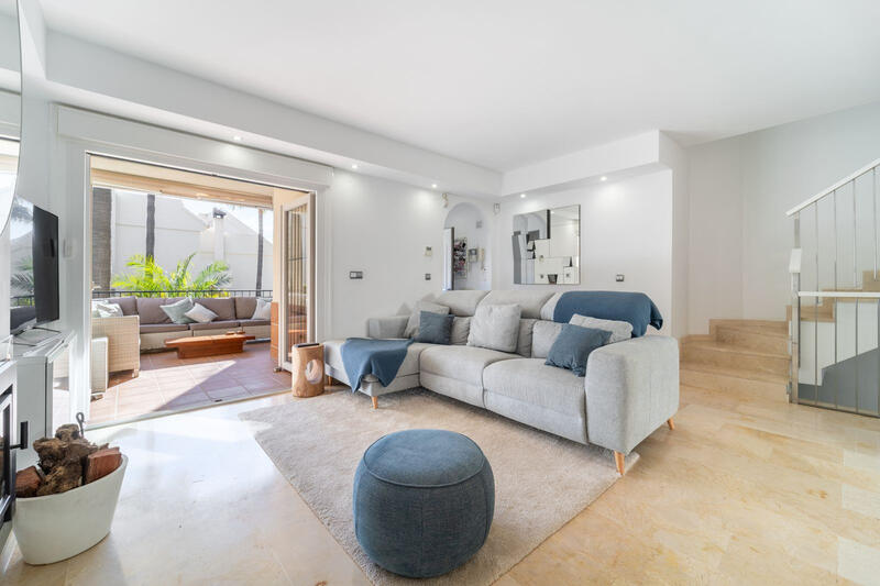 4 bedroom Townhouse for sale