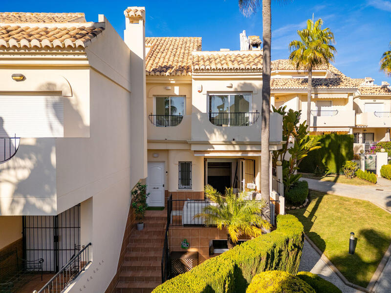 4 bedroom Townhouse for sale