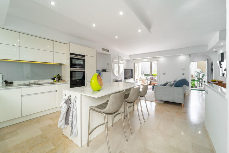 4 bedroom Townhouse for sale