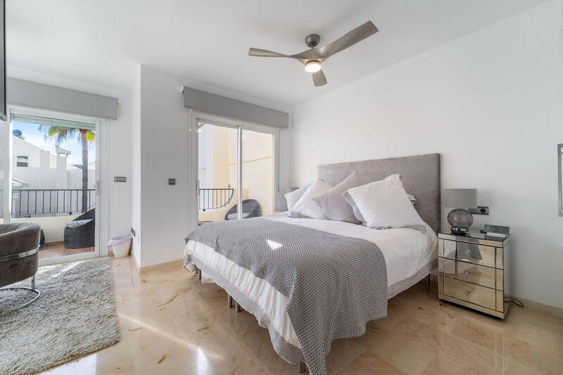 4 bedroom Townhouse for sale