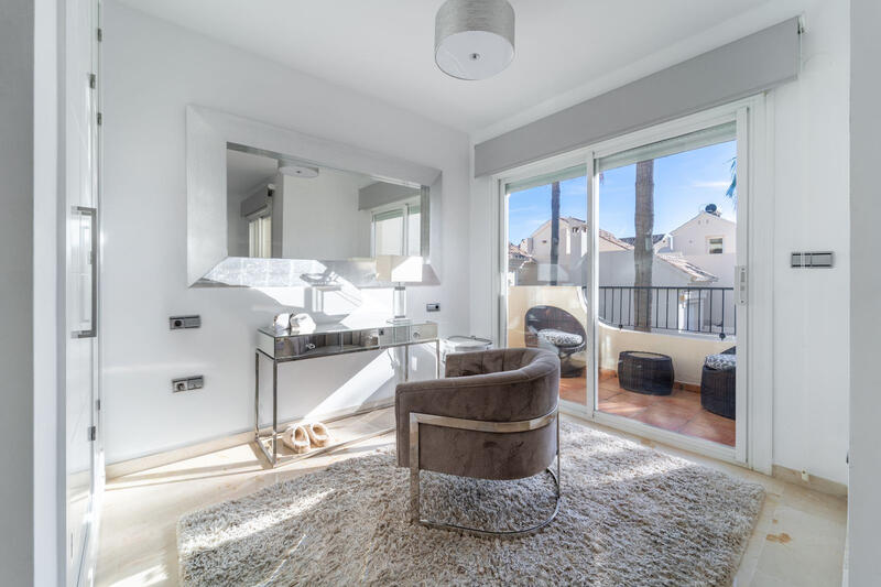 4 bedroom Townhouse for sale