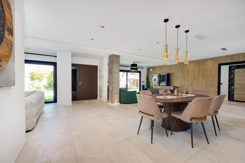 5 bedroom Villa for sale