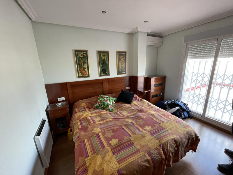 4 bedroom Apartment for sale