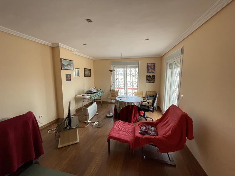 4 bedroom Apartment for sale