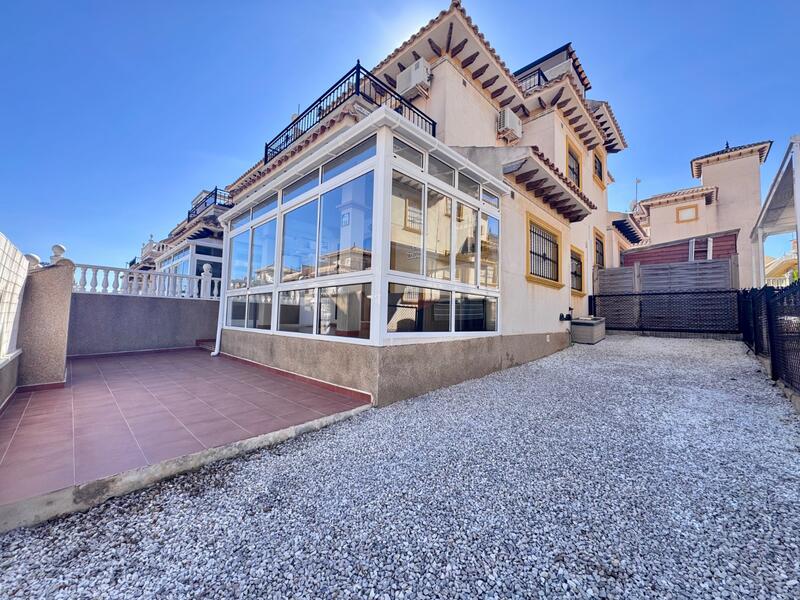 2 bedroom Townhouse for sale