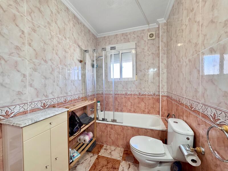 2 bedroom Townhouse for sale