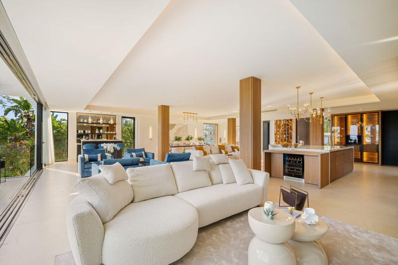 6 bedroom Villa for sale