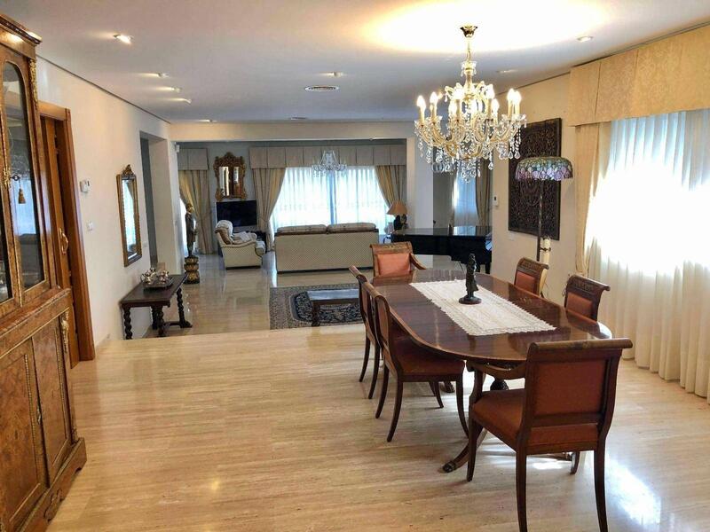 6 bedroom Villa for sale