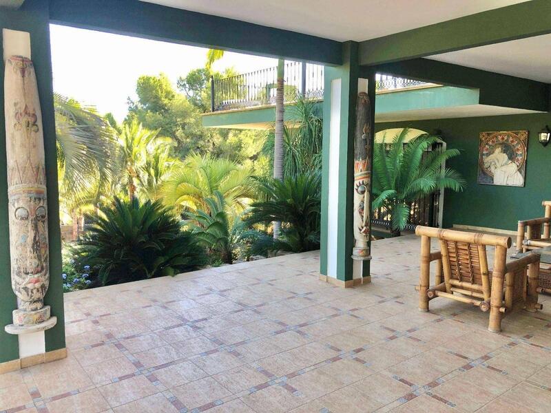 6 bedroom Villa for sale