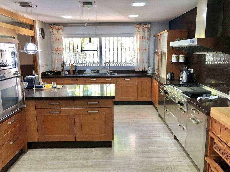 6 bedroom Villa for sale