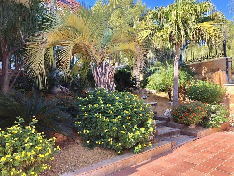 6 bedroom Villa for sale