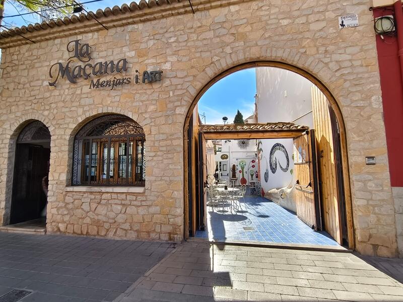 5 bedroom Commercial Property for sale