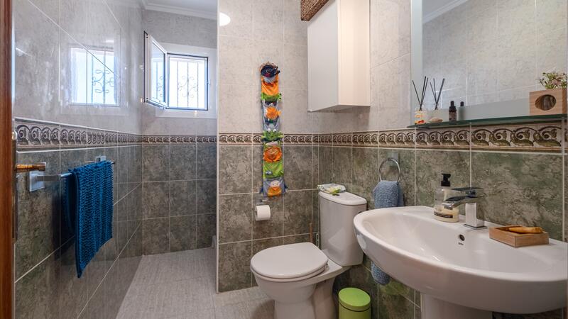 6 bedroom Villa for sale