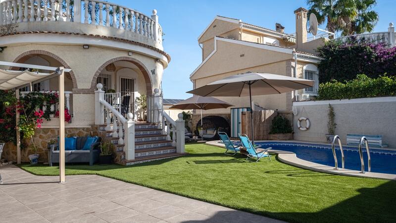 6 bedroom Villa for sale