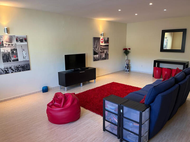 6 bedroom Villa for sale