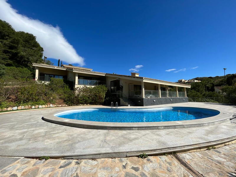 6 bedroom Villa for sale