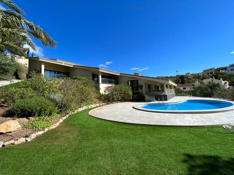 6 bedroom Villa for sale