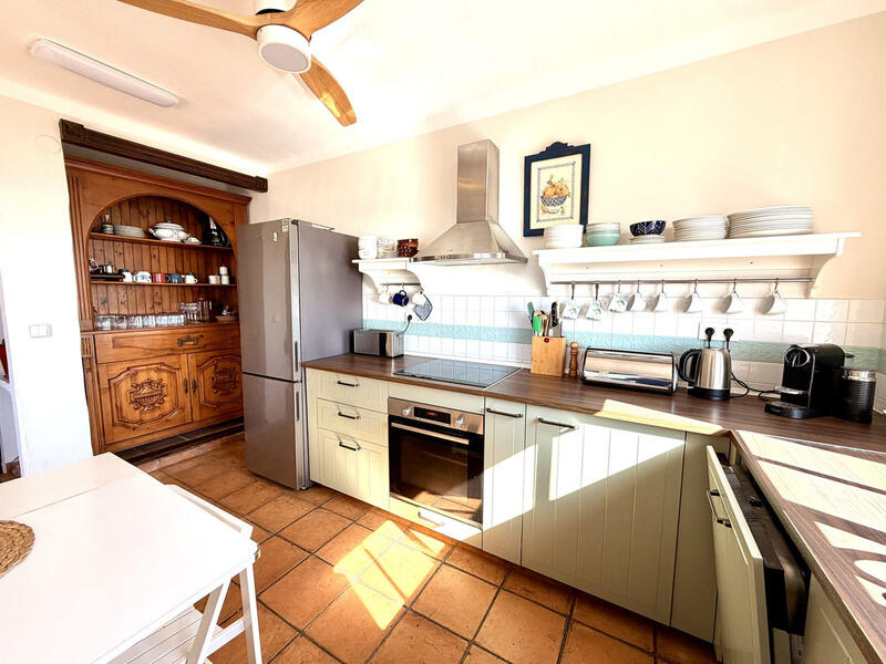 4 bedroom Townhouse for sale