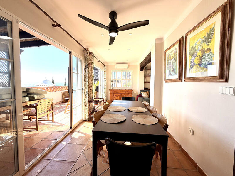 4 bedroom Townhouse for sale