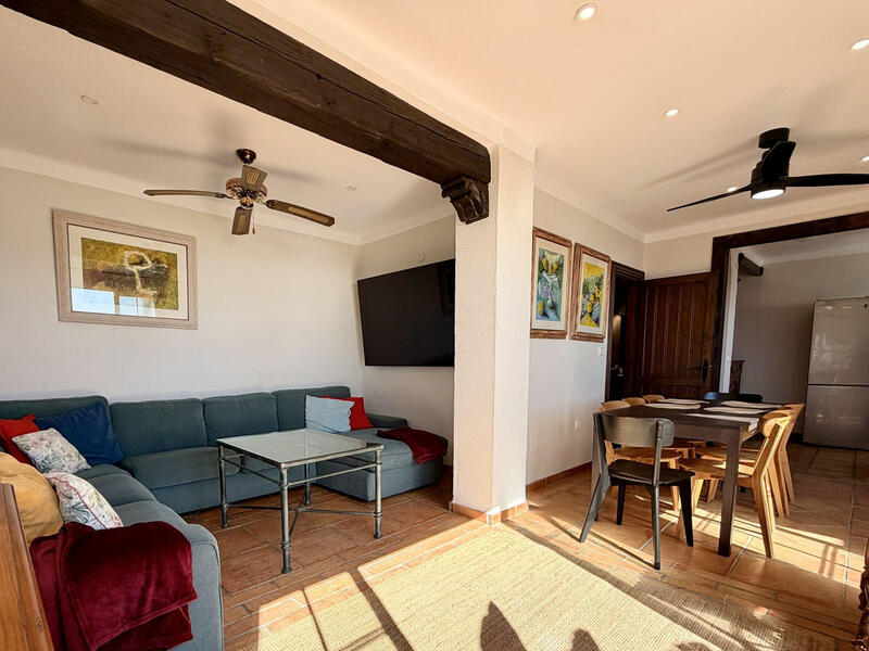 4 bedroom Townhouse for sale