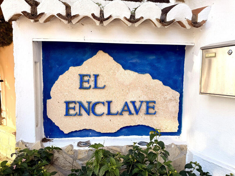 4 bedroom Townhouse for sale