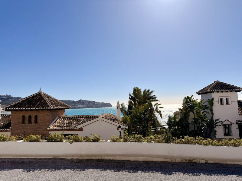 4 bedroom Townhouse for sale