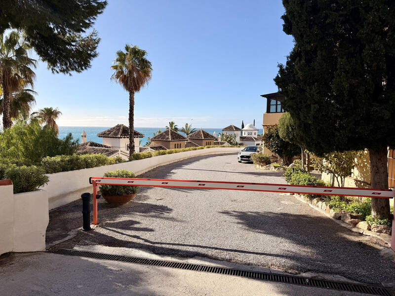 4 bedroom Townhouse for sale