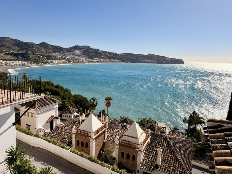 4 bedroom Townhouse for sale