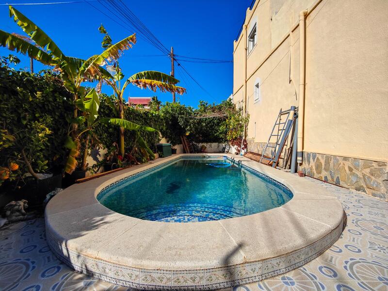 4 soveværelse Byhus til salg