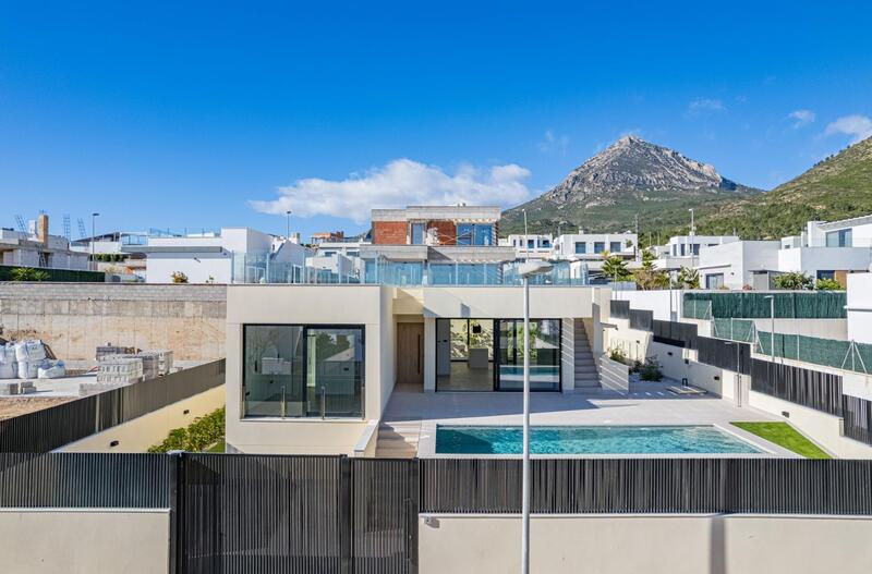 4 slaapkamer Villa Te koop