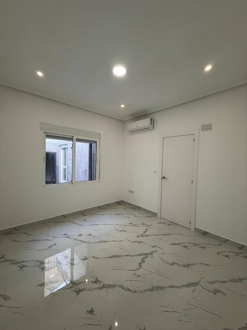 3 slaapkamer Gezinswoning Te koop