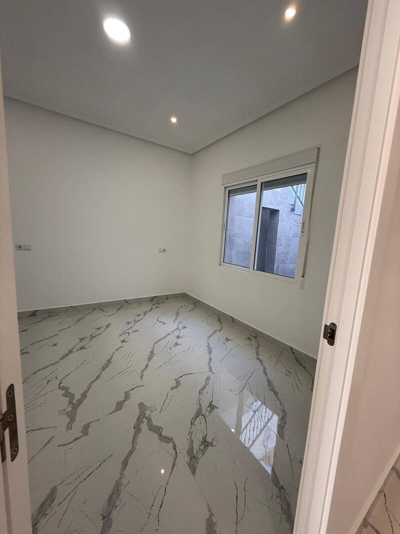 3 slaapkamer Gezinswoning Te koop