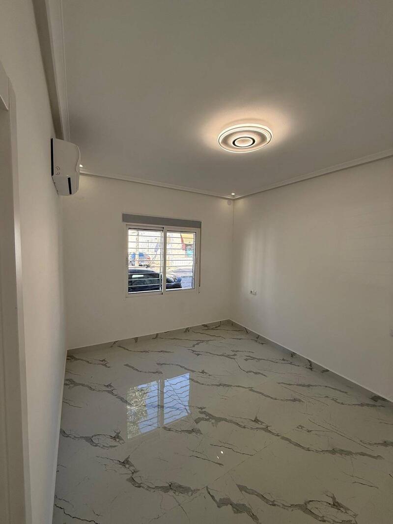 3 slaapkamer Gezinswoning Te koop