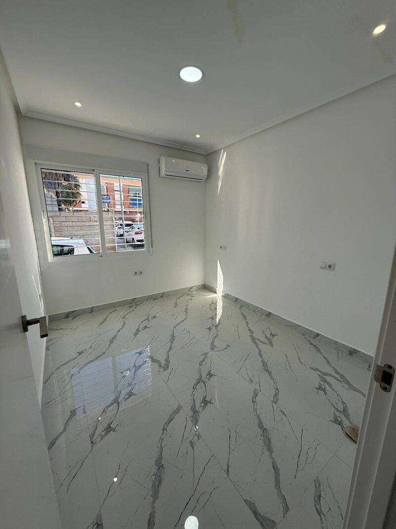 3 slaapkamer Gezinswoning Te koop