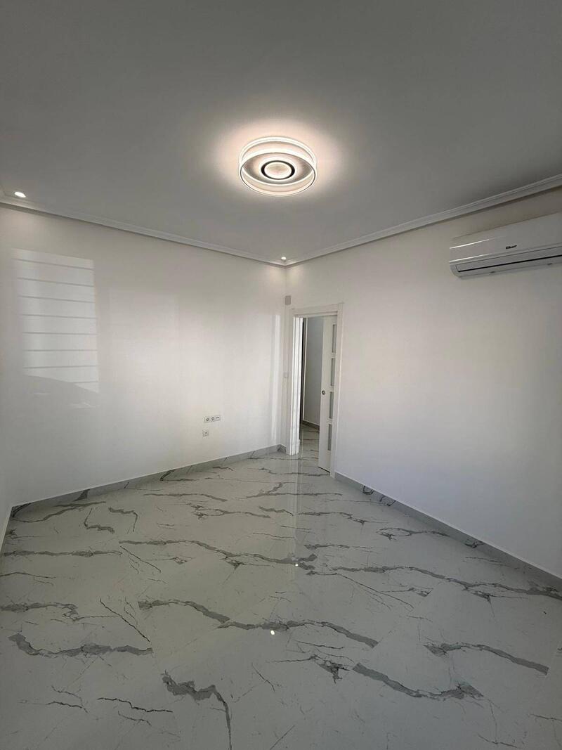 3 slaapkamer Gezinswoning Te koop