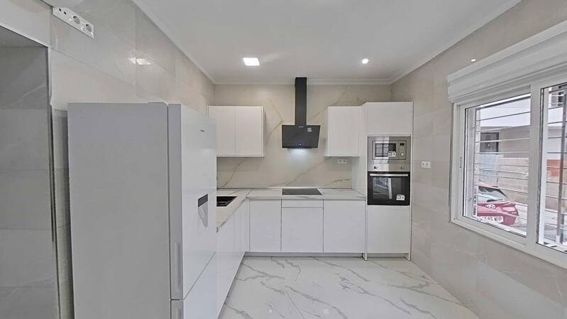 3 slaapkamer Gezinswoning Te koop