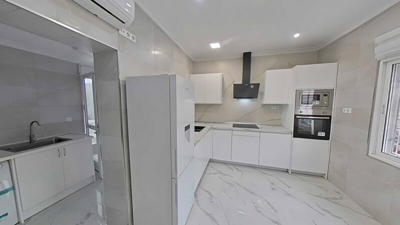 3 slaapkamer Gezinswoning Te koop