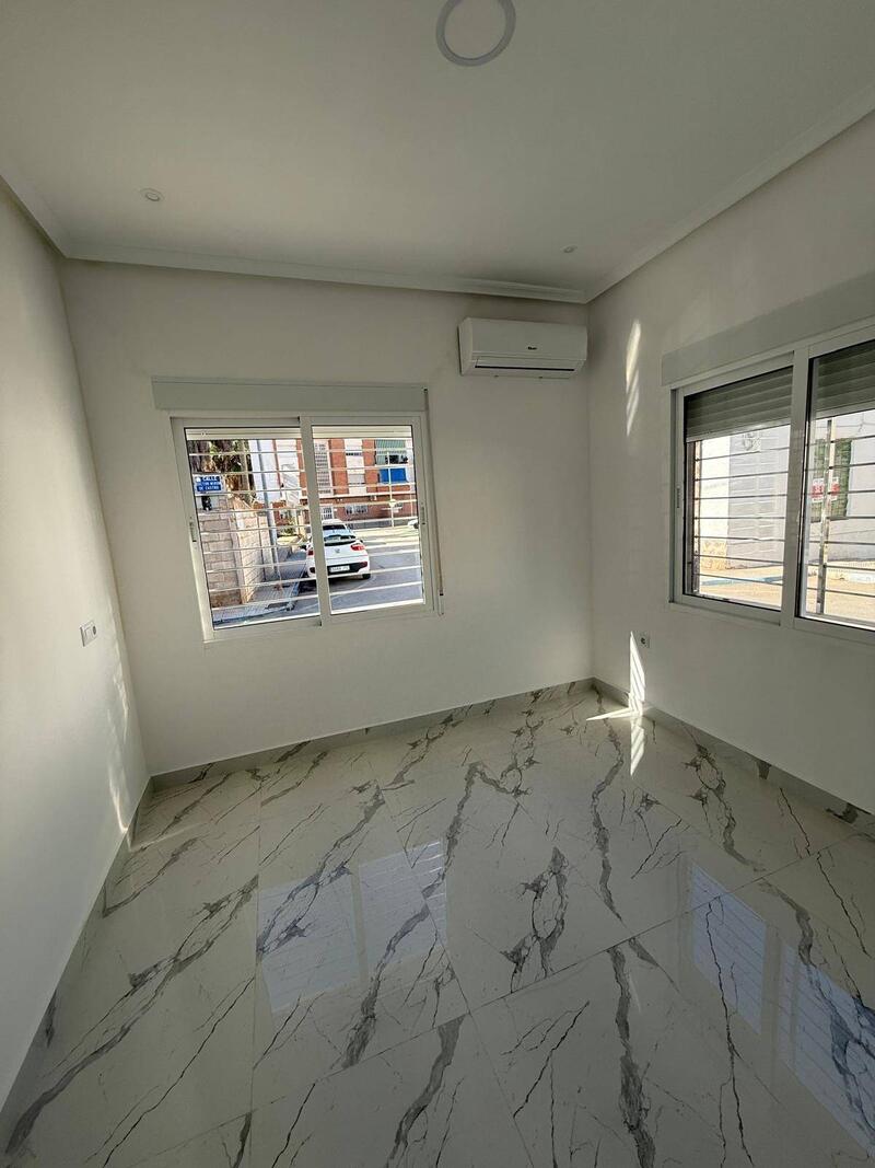 3 slaapkamer Gezinswoning Te koop