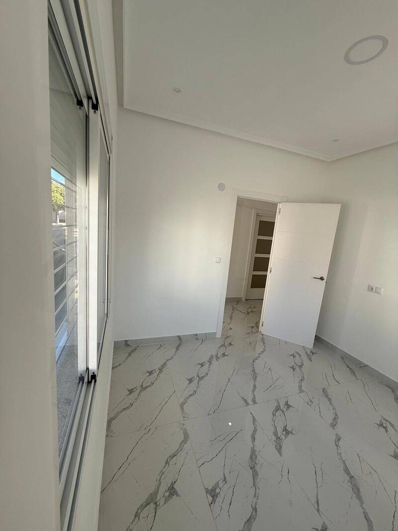 3 slaapkamer Gezinswoning Te koop