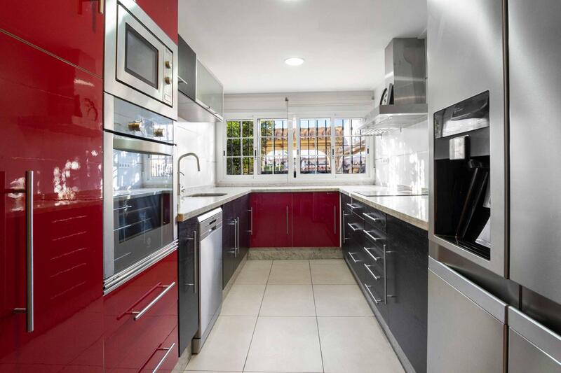 5 спальная комната городская тюрьма продается