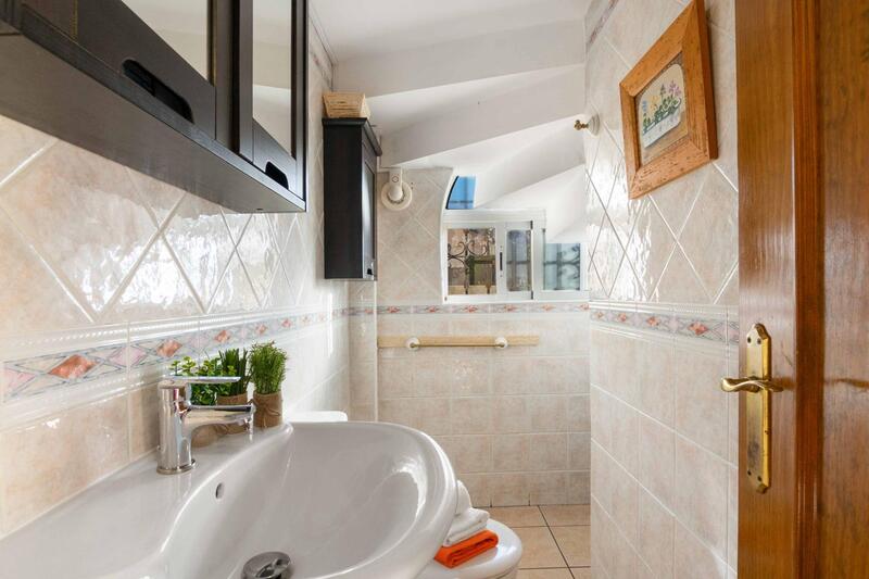 5 спальная комната городская тюрьма продается