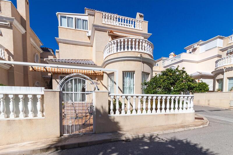 Villa til salgs i Orihuela Costa, Alicante