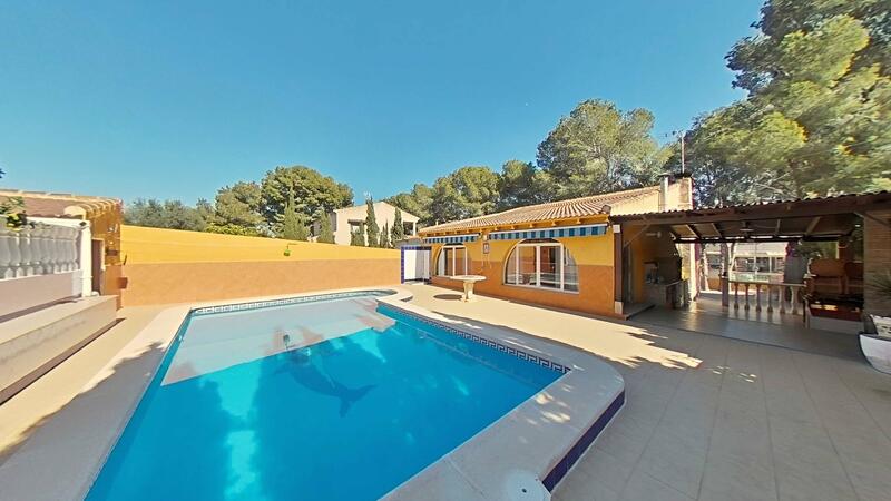 Villa for sale in Torrevieja, Alicante
