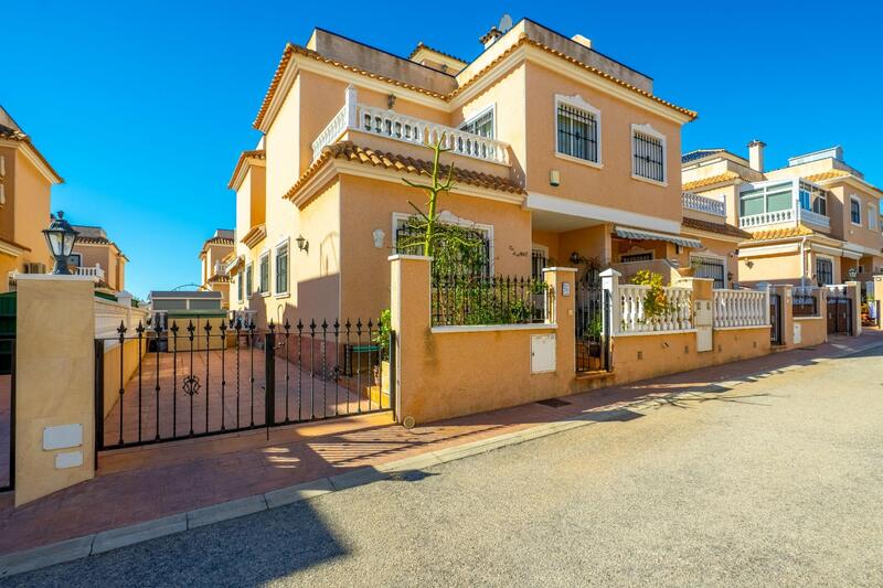 Duplex zu verkaufen in Orihuela Costa, Alicante
